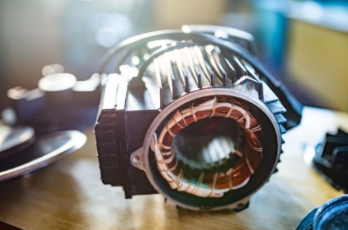 راهنمای انتخاب سیم لاکی مسی مناسب برای بهینهسازی عملکرد موتورهای DC